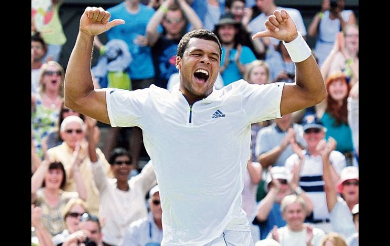 El francés Jo-Wilfried Tsonga festejó con gran euforia la remontada que logró con un tenis casi perfecto. AFP  /