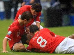 Los jugadores ingleses celebran el pase a los cuartos de final. MEXSPORT  /