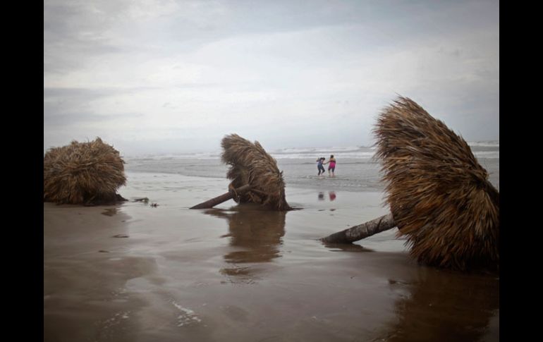 Vista en una playa de Tuxpan, Veracruz, afectada por Arlene. AP  /