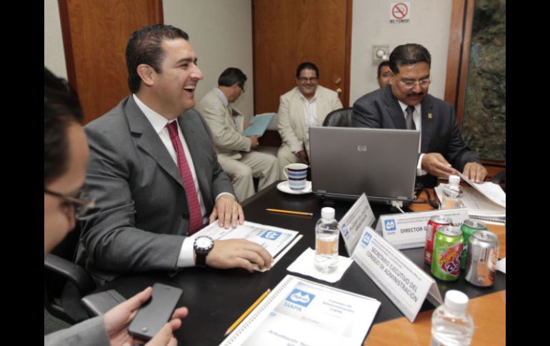 Héctor Vielma y José Luis Hernández, presidente del Consejo de Administración y director del SIAPA. S. NÚÑEZ  /