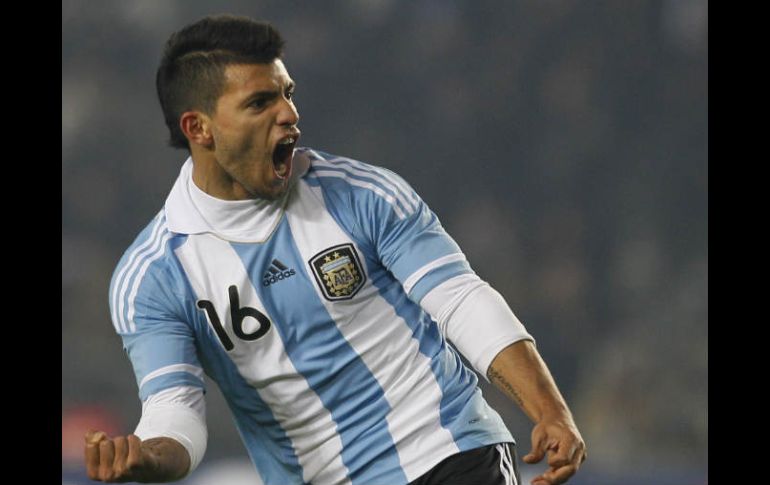 Sergio Aguero celebrando el gol durante el partido contra Bolivia. AP  /