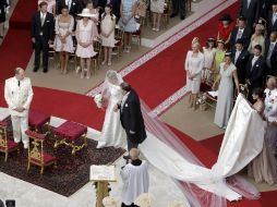 El príncipe Alberto II y la princesa Charlene de  Mónaco contrajeron matrimonio religioso este sábado. REUTERS  /