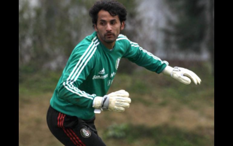 El portero Luis Michel, uno de los cinco jugadores mayores de 22 años, durante entrenamiento de la Copa América. REUTERS  /