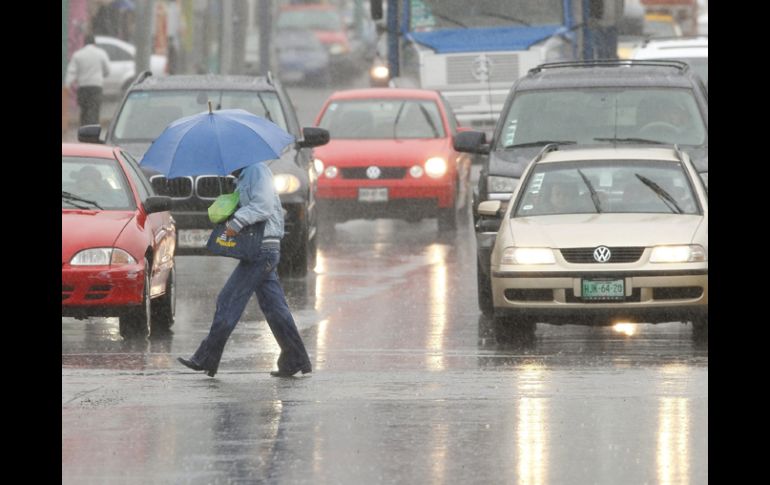 La lluvia cae sobre la ciudad de Pachuca, en el estado de Hidalgo. EFE  /