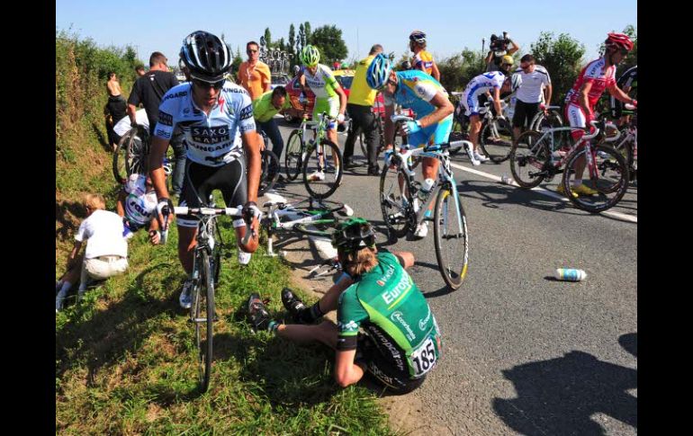 Instantes después de la caída donde los participantes se preparan para continuar. MEXSPORT  /