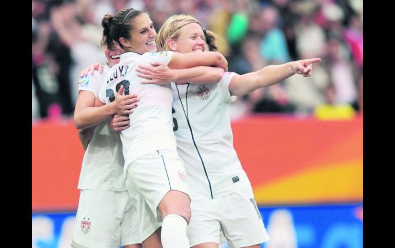 Las estadounidenses festejan uno de los tres goles que le anotaron ayer a Colombia. NTX  /