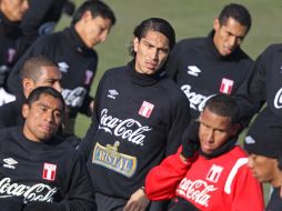 El delantero Paolo Guerrero (centro) será el jugador principal del equipo peruano. EFE  /