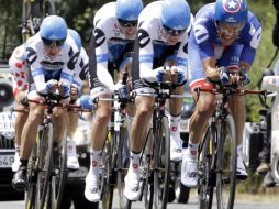 La formación Garmin, durante segunda etapa del Tour de Francia. REUTERS  /