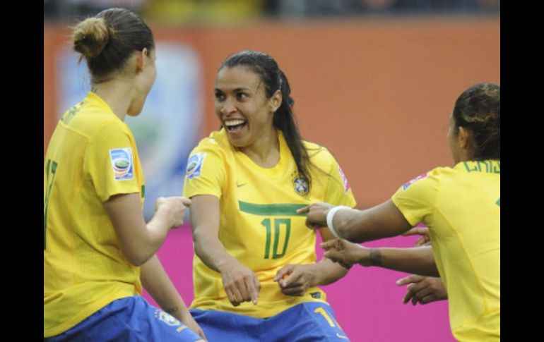 La mediocampista Marta, celebra gol contra Noruega en Mundial Femenil. EFE  /