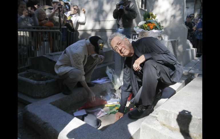 Manzarek y Krieger acudieron al cementerio de Pere-Lachaise. AP  /