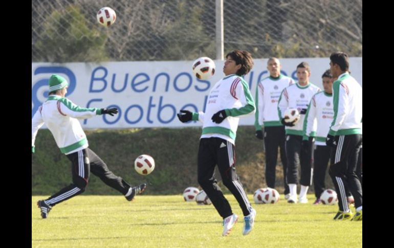 Los jugadores de la Selección mexicana se preparan para enfrentar a Chile en San Juan, Argentina. EFE  /