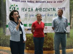 Personal de la Semades, Ena Martínez, la secretaria de medio ambiente, Magdalena Ruiz  y de la Semarnat, Luis Gerardo Glez. ESPECIAL  /