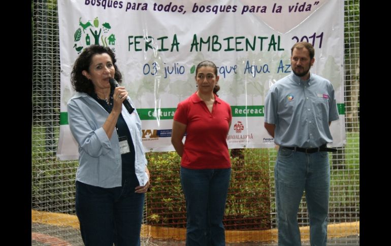 Personal de la Semades, Ena Martínez, la secretaria de medio ambiente, Magdalena Ruiz  y de la Semarnat, Luis Gerardo Glez. ESPECIAL  /