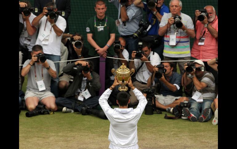 Creo que todavía estoy durmiendo, me siento como en un sueño, declaró Djokovic.AFP  /