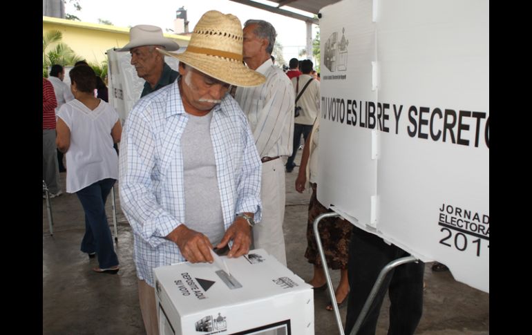 Decenas de nayaritas acudieron a votar a las diferentes casillas durante la jornada electoral del día de hoy. NTX  /