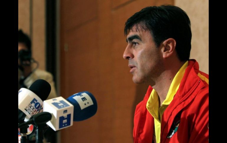 El seleccionador de Bolivia, Gustavo Quinteros, durante rueda de prensa en Argentina. EFE  /