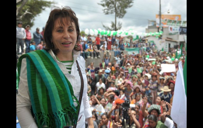 Guatemaltecos apoyando a la candidata por la UNE, Sandra Torres ex esposa de Álvaro Colom. AFP  /