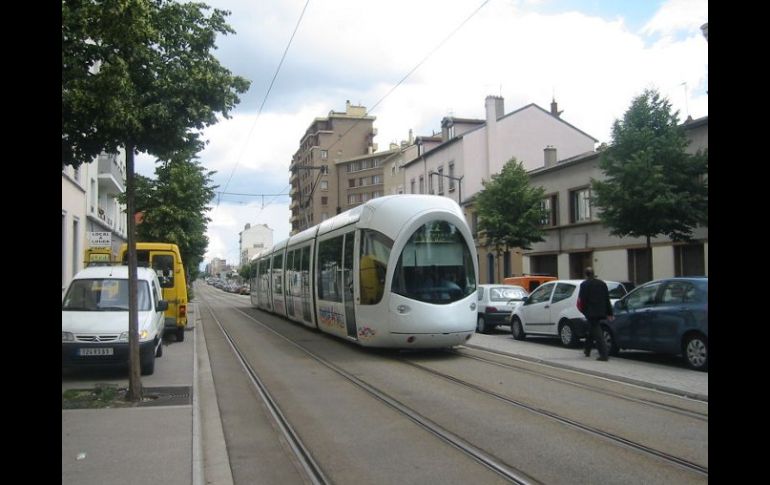 Modelo del tranvía que actualmente circula en Lyon, Francia. ESPECIAL  /