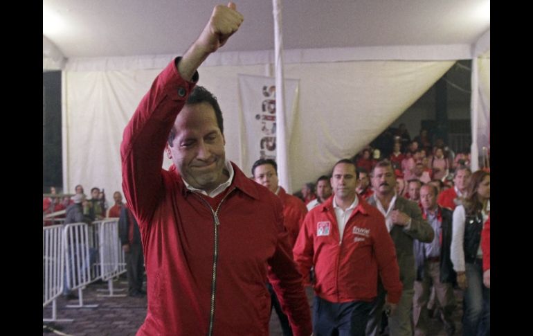 La publicación reacciona al triunfo del PRI en los comicios estatales del domingo. En la foto, Eruviel Ávila. AP  /