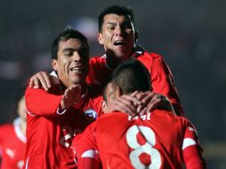 Jugadores de la Selección de Chile celebrando gol contra México en Copa América. MEXSPORT  /