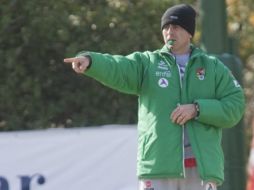 El director técnico de la selección de Bolivia, Gustavo Quinteros, durante sesión de entrenamiento en Argentina. EFE  /