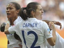 Jugadoras de la Selección de Inglaterra durante partido contra Japón en Mundial Femenil Alemania. EFE  /