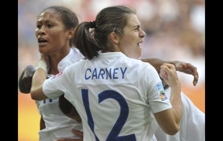 Jugadoras de la Selección de Inglaterra durante partido contra Japón en Mundial Femenil Alemania. EFE  /