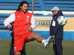 El delantero peruano Claudio Pizarro, durante sesión de entrenamiento para Copa América en Argentina. EFE  /