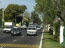 Aspecto de la Avenida Ávila Camacho, una de las arterias por las que se planea que circule el tranvía. ARCHIVO  /