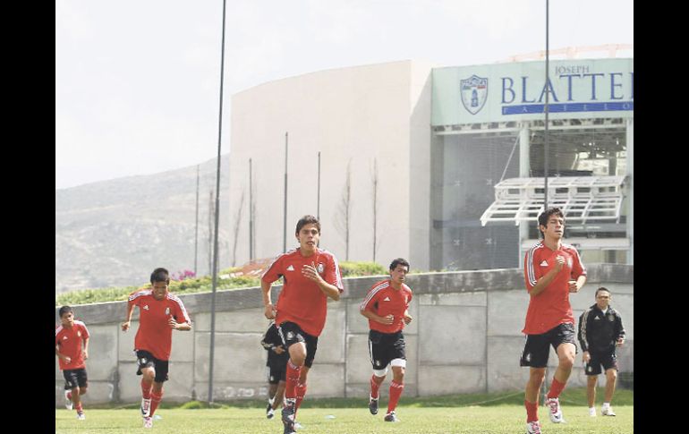 El Tricolor Sub-17 realizó trabajo regenerativo por la mañana en Pachuca, para posteriormente viajar a Torreón. MEXSPORT  /