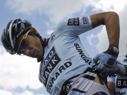 Alberto Contador preparándose para la quinta etápa del Tour de Francia. AP  /