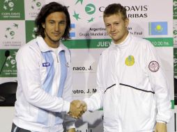 Juan Mónaco y Andrey Golubev en la presentación de la Copa Davis en Buenos Aires, Argentina. AP  /