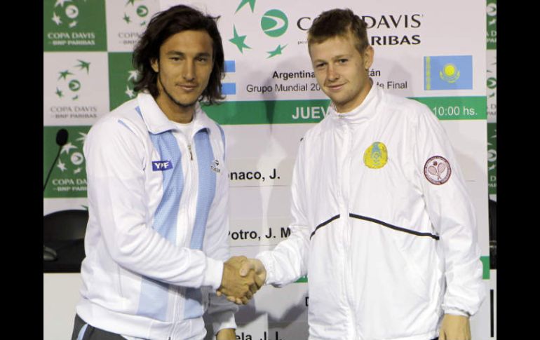 Juan Mónaco y Andrey Golubev en la presentación de la Copa Davis en Buenos Aires, Argentina. AP  /