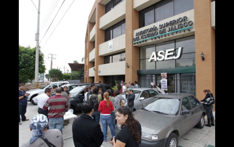 El martes, las instalaciones de la Auditoría Superior del Estado de Jalisco fueron clausuradas simbólicamente por ciudadanos. S. NÚÑEZ  /