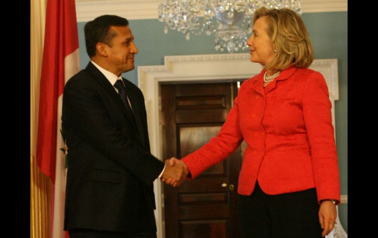 La titular de exteriores estadounidense, Clinton, se mostró 'encantada' de dar la bienvenida a Humala. EFE  /