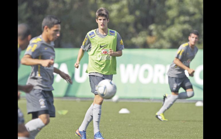 Lucas Piazón (der.) volverá a estar a las órdenes de Ávila para alinear en el duelo de semifinales. S. NÚÑEZ  /