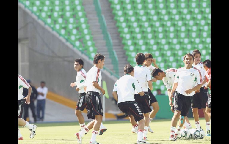 El cuadro mexicano reconoció la cancha del Corona, sede del choque ante los alemanes. MEXSPORT  /