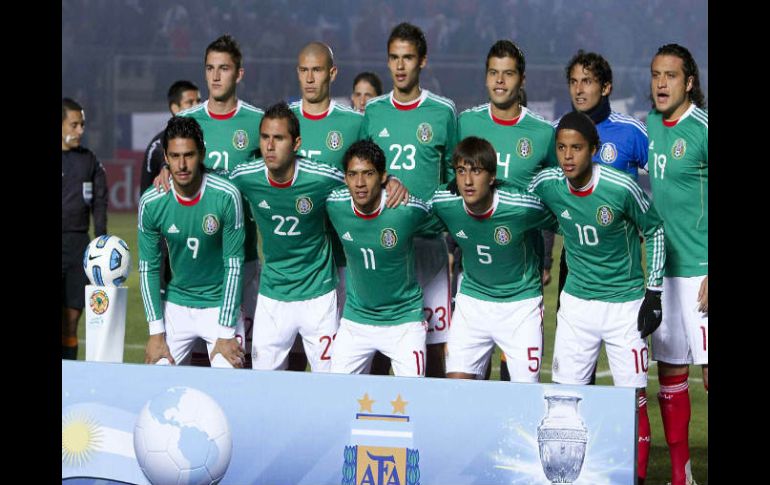 El equipo mexicano antes de iniciar su partido contra Chile el pasado 4 de julio. MEXSPORT  /