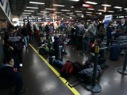 Los vuelos fueron cancelados en Buenos Aires debido a las cenizas que despidió el volcán Puyehue. REUTERS  /