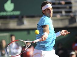 Juan Martín Del Potro devuelve la bola a su rival Kasajo Mikhail Kukushkin.EFE  /