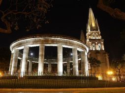 La Rotonda de los Jaliscienses Ilustres y la Catedral de Guadalajara, son símbolos representativos de la ciudad. A. CAMACHO  /