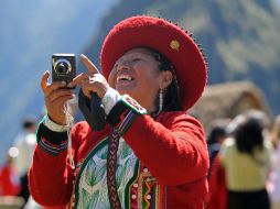 Una mujer cusqueña, en el acto de celebración en Machu Picchu. EFE  /