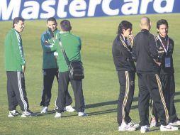 El estratega de la Selección mayor, José Manuel de la Torre (der.), estuvo con el equipo en Mendoza. MEXSPORT  /