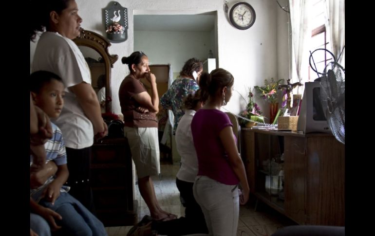 Familiares de Humberto Leal, reaccionan al ser enterados de la aplicación de la inyección letal el jueves. AP  /