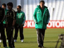 Luis Fernando Tena, técnico de México, durante entrenamiento de la Copa América en Argentina. EFE  /