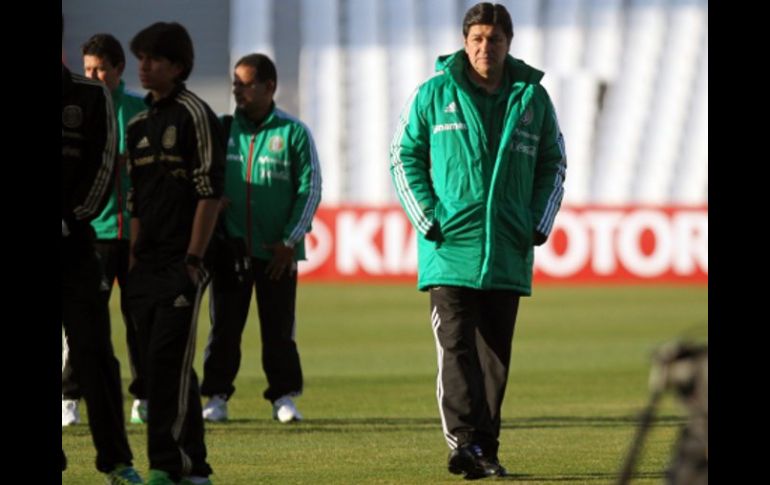 Luis Fernando Tena, técnico de México, durante entrenamiento de la Copa América en Argentina. EFE  /