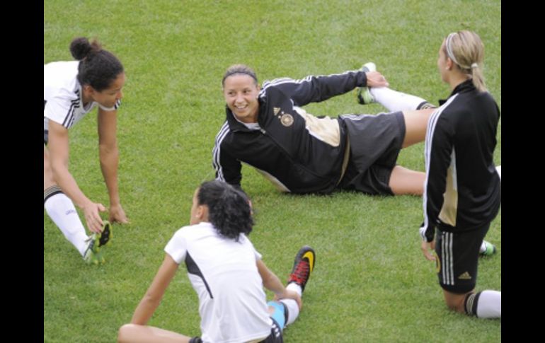 Jugadoras de la Selección Femenil de Alemania durante sesión de entrenamiento en Wolfsburg. AP  /