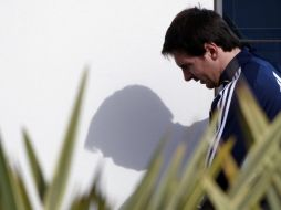 El Jugador de Argentina, Lionel Messi, recibe el apoyo de su compatriota Andrés Calamaro. REUTERS  /