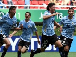 Jugadores de la Selección de Uruguay Sub-17, durante partido contra Brasil en el Mundial en México. MEXSPORT  /