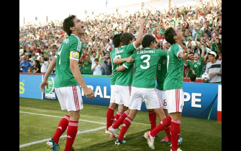 La selección mexicana Sub-17 celebrando un gol durante la semifinal contra Alemania. MEXSPORT  /